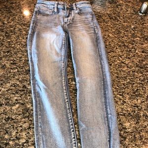 American Eagle light wash skinny jeans